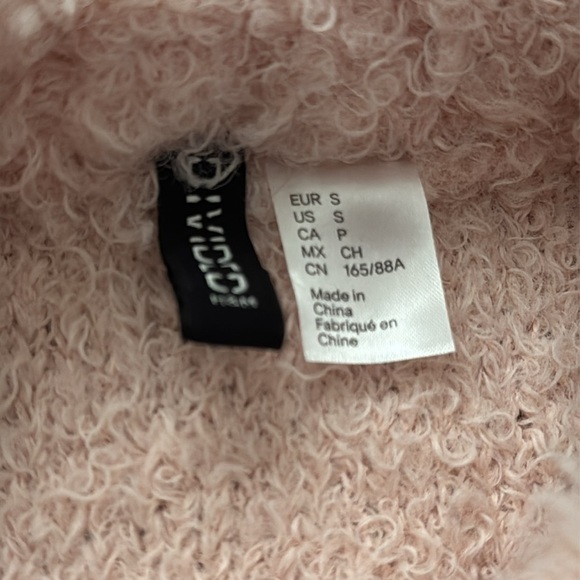 H&M Fluffy-Knit Sweater in Light Dusty Pink - Picture 3 of 3